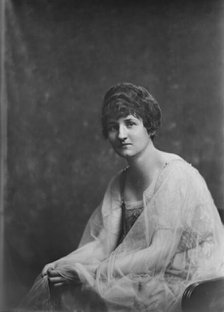 Miss Hagedorn, (Mrs. T. [sic] L. Cabot), portrait photograph, 1919 Sept. 29. Creator: Arnold Genthe.