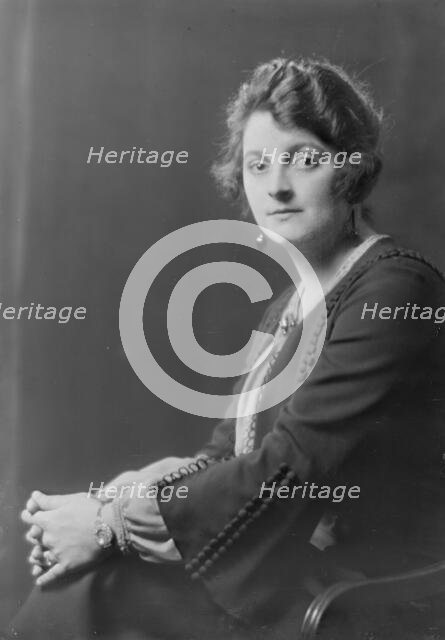 Mrs. Pierce, portrait photograph, 1918 Oct. 8. Creator: Arnold Genthe.