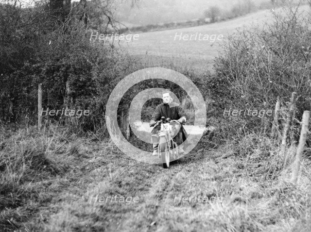 Syke riding an Ariel 4 during the Inter Varsity motor cross hill climb, November 1931. Artist: Unknown