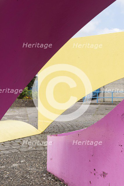 'Dunstable Reel', sculpture by Philip King, Countesthorpe, Leicestershire, 2015 Artist: Steven Baker.