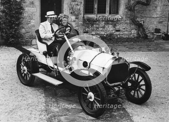 1909 Humber 8hp, Margaret Rutherford and her husband Stringer Davis. Creator: Unknown.