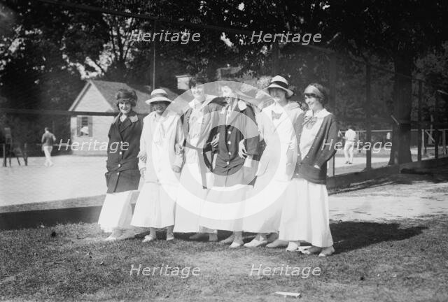 At tennis tournament, Morristown - Misses Hamilton, Crag, Stephens, Hamilton, [Gertrude] Della Torre Creator: Bain News Service.