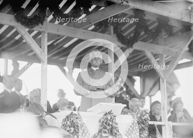 Confederate Monument - Arlington National Cemetery. Gen. Bennett Young, Commander-In-Chief..., 1914. Creator: Harris & Ewing.