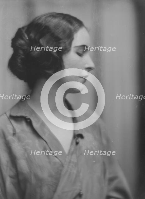 Pujo, Mona, Miss, portrait photograph, 1916. Creator: Arnold Genthe.