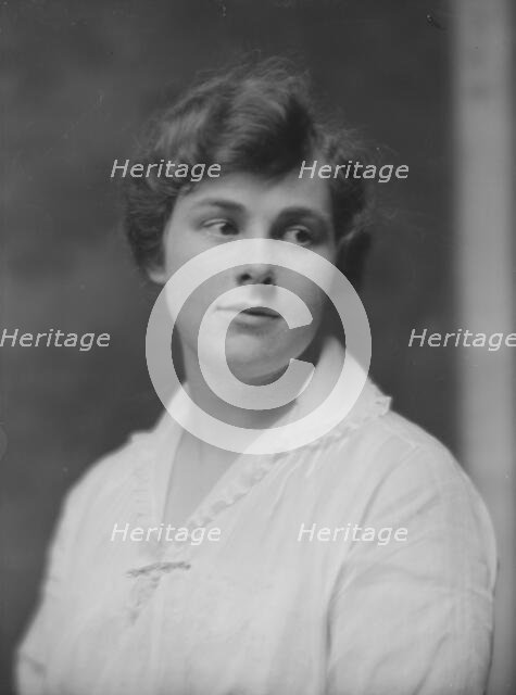 Robinson, M., Miss, portrait photograph, 1917 Mar. 10. Creator: Arnold Genthe.