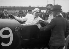 Bentley of CWF Hamilton, winner of a race at a BARC meeting, Brooklands, 1930. Artist: Bill Brunell.