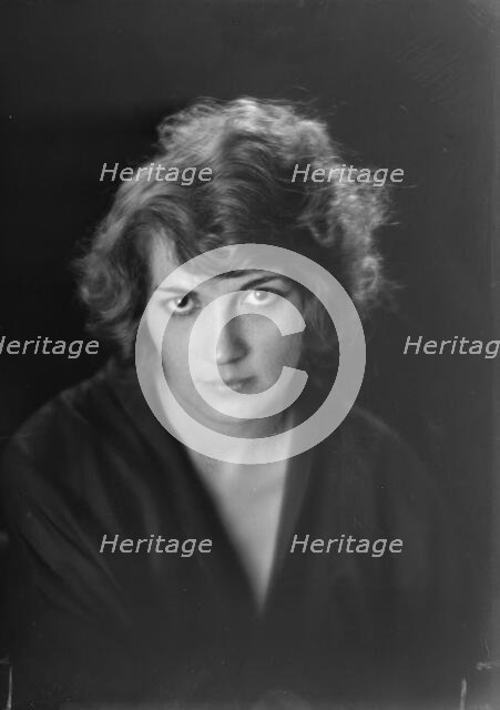 Mrs. Bacon, portrait photograph, 1919 Sept. 5. Creator: Arnold Genthe.