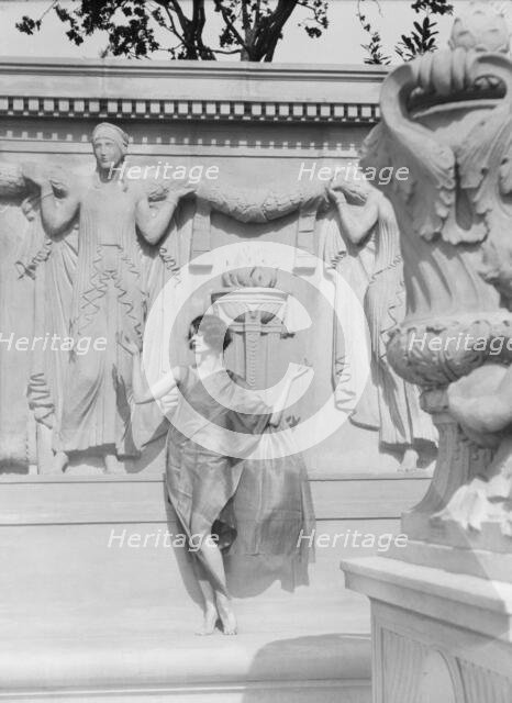 University of California at Berkeley dancers, 1927 Creator: Arnold Genthe.
