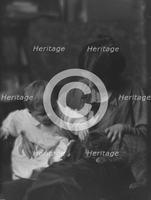 Davis, Mrs., and baby, or, Mrs. Myers and baby, portrait photograph, 1914 Dec. 22. Creator: Arnold Genthe.