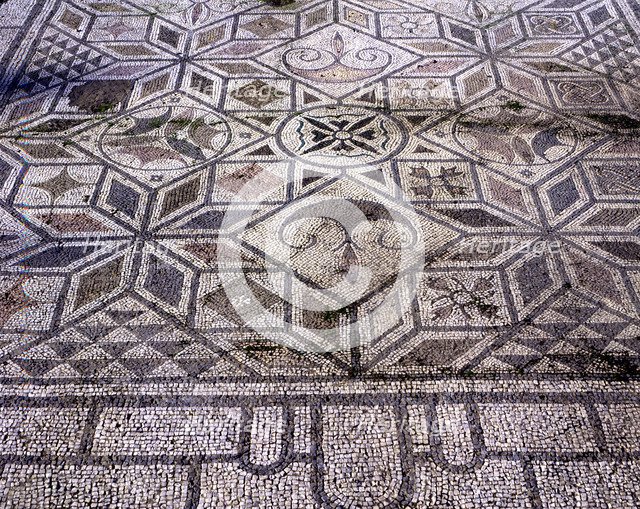 Mosaic in Birds house, in the Roman ruins of Italica founded in 206.C. by Scipio.