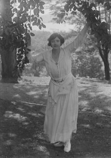 Leslie, Margeurite, standing outdoors, 1917 Aug. 18. Creator: Arnold Genthe.