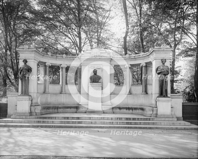 Richard Morris Hunt Memorial, New York, N.Y., between 1900 and 1910. Creator: Unknown.