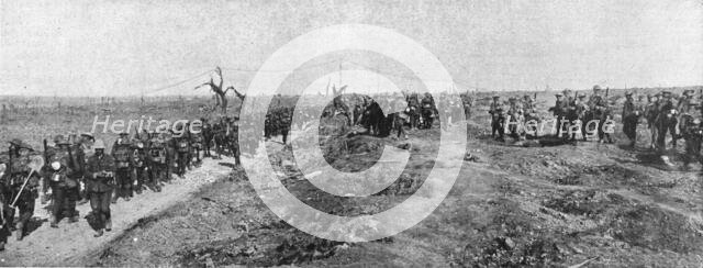 ''L'Attaque Britannique du 25 septembre 1916; La concentration des renforts diriges sur la ligne de  Creator: Unknown.