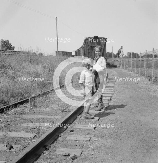 Family who traveled by freight train, Washington, Toppenish, Yakima Valley, 1939. Creator: Dorothea Lange.