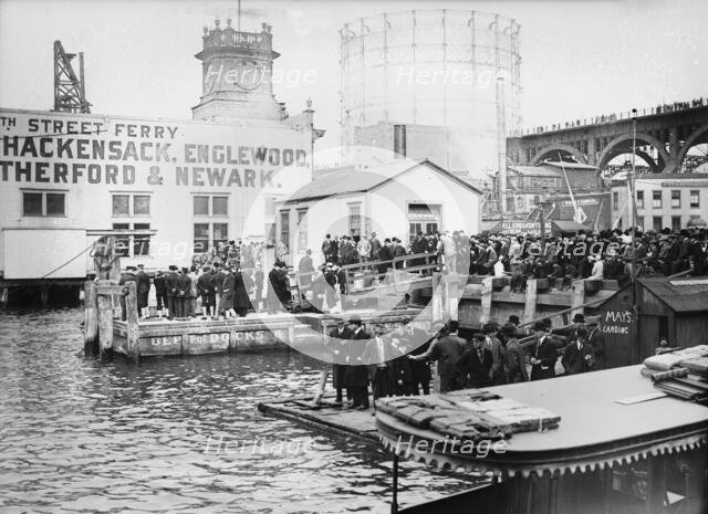 Watching warships 10/28/11, 1911. Creator: Bain News Service.