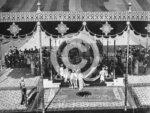 King George V (1865-1936) and Queen Mary (1867-1953) at the Delhi Durbar, India, 1911 (1936). Artist: Unknown