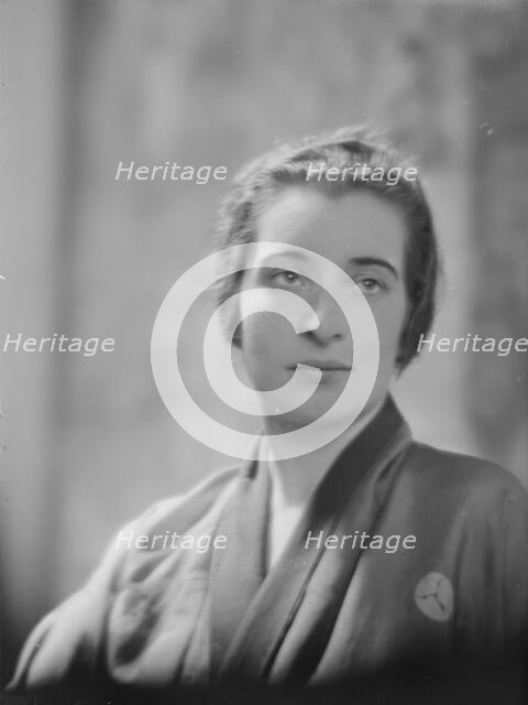 Baker, Alice, Miss, portrait photograph, 1917 June 4. Creator: Arnold Genthe.