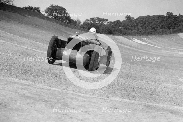 Leon Cushman's Austin 7 racer making a speed record attempt, Brooklands, 8 August 1931. Artist: Bill Brunell.