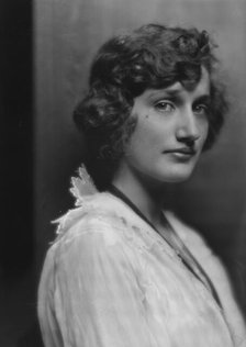 Bouvier, Edith Ewing, Miss (Mrs. J.V. Bonner), portrait photograph, ca. 1913. Creator: Arnold Genthe.