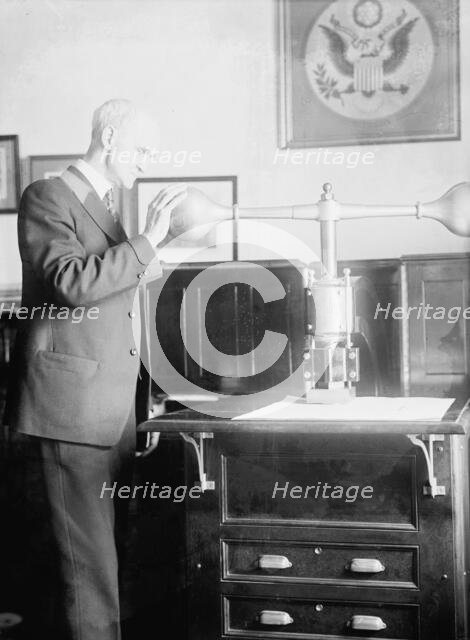 Seal of The United States at State Department, 1914. Creator: Harris & Ewing.