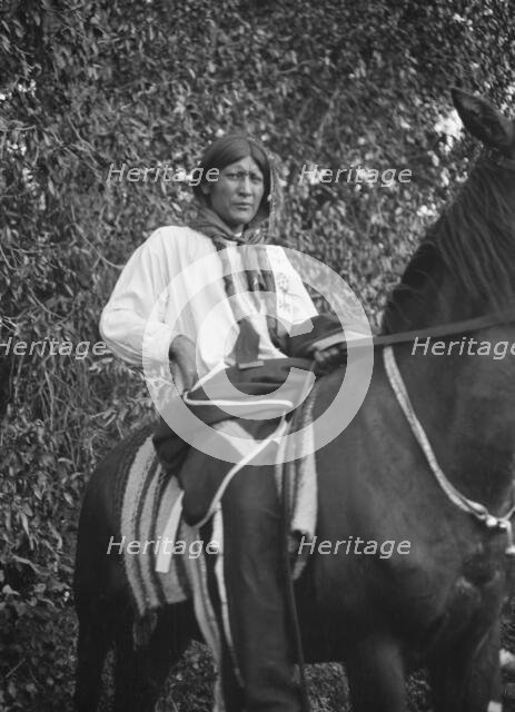 [Taos Pueblo, New Mexico], between 1899 and 1928. Creator: Arnold Genthe.