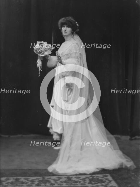 Parke, Jean, Miss, portrait photograph, 1916 June 2. Creator: Arnold Genthe.