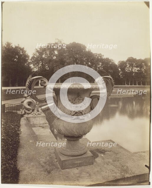 Versailles, Vase, Bassin de Neptune, 1901. Creator: Eugene Atget.