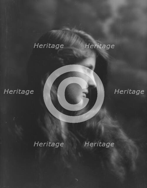 Kemp, Mary Pyne, portrait photograph, 1916 May 16. Creator: Arnold Genthe.