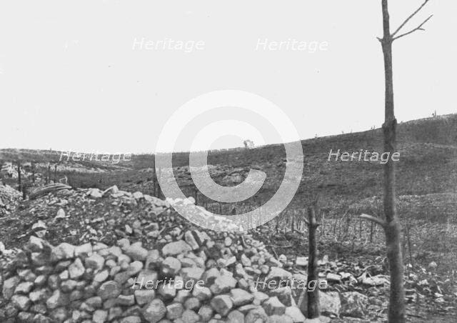 'La silhouette de la ruine de Thiaumont. L'ouvrage de Thiaumont est situe aux abords Sud..., 1916. Creator: Unknown.