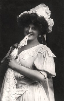 Marie Studholme (1875-1930), English actress, 1900s.Artist: Foulsham and Banfield