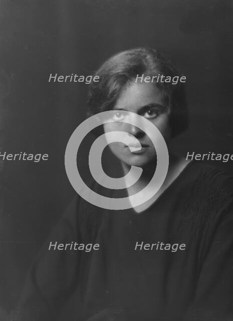 Miss Pollitzer, portrait photograph, 1918 Sept. 24. Creator: Arnold Genthe.