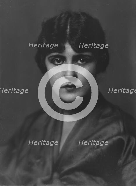 Bruns, Julia, Miss, portrait photograph, not before 1916. Creator: Arnold Genthe.