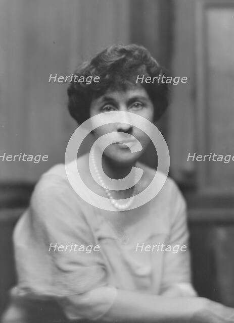 Scott, Louise, Miss, portrait photograph, 1916. Creator: Arnold Genthe.