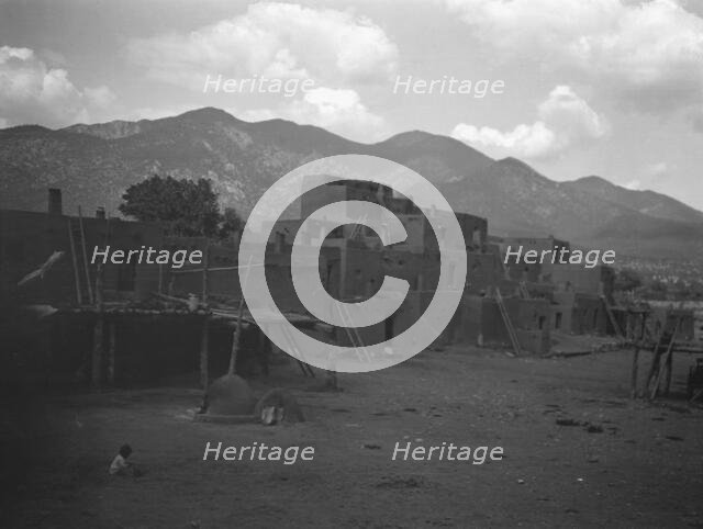 [Taos Pueblo, New Mexico], between 1899 and 1928. Creator: Arnold Genthe.