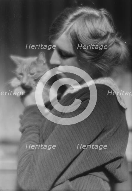 Barhyte, Marion, Miss, with Buzzer the cat, portrait photograph, 1914 Feb. 25. Creator: Arnold Genthe.