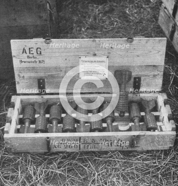 'Materiel Allemand pris au sud de la Somme; Petites bombes a ailettes que nous appelons..., 1916. Creator: Unknown.