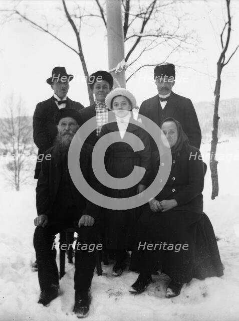 Brus Lars Larsson (b.1854) with wife Sara and children Lorentz and Märta and family..., 1916. Creator: Leonard Hansson.