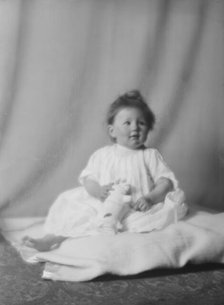 Rainsford baby, portrait photograph, 1916. Creator: Arnold Genthe.