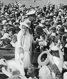 The Duke and Duchess mobbed by crowds in Auckland, 1927, (1937). Artist: Unknown