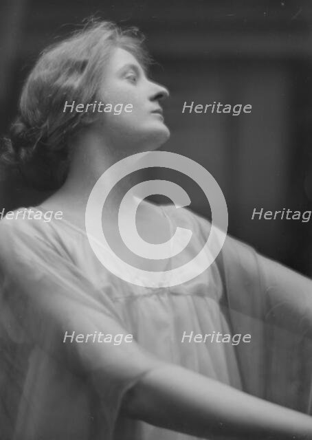 Valentine, Gwendolyn, Miss, portrait photograph, 1916. Creator: Arnold Genthe.