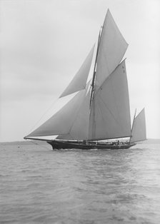 The yawl 'Wendur' sailing close-hauled, 1913. Creator: Kirk & Sons of Cowes.