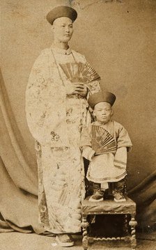 Chang Yu-sing the Chinese giant, and Chung Mow, a dwarf. Creator: Unknown.