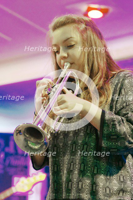 Alex Ridout, Pantiles, Royal Tunbridge Wells, Kent, September 2015. Artist: Brian O'Connor.