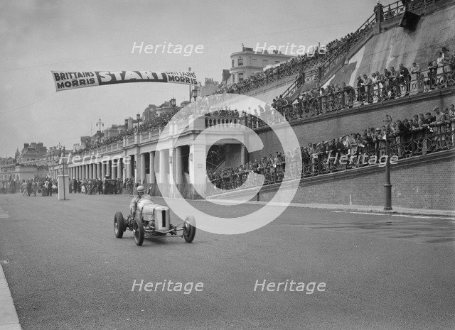 GN of Frazer-Nash leaving the starting line in the Brighton Speed Trials, 1938. Artist: Bill Brunell.