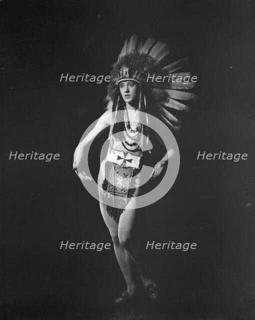 Roberts, Rene, Miss, 1922 Nov. 18. Creator: Arnold Genthe.