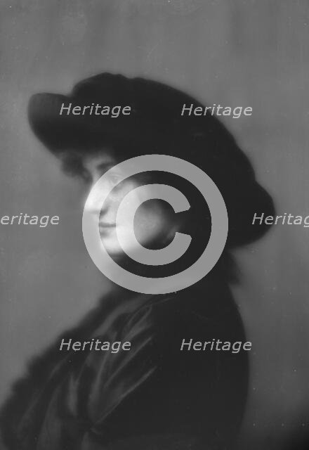 Johns, Miss, portrait photograph, 1913. Creator: Arnold Genthe.