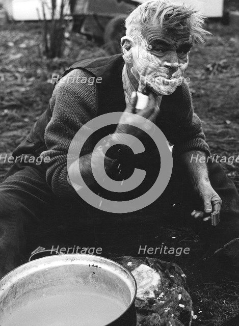 Gipsy shaving, Lewes, Sussex, 1964. 