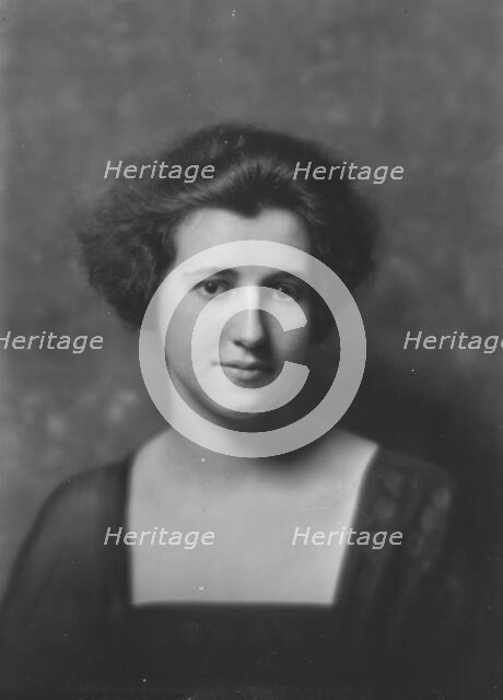 Miss Harriet King, portrait photograph, 1918 Apr. 19. Creator: Arnold Genthe.