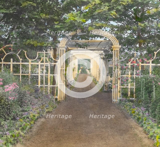 "The Fens," Lorenzo Easton Woodhouse house, Huntting Lane, East Hampton, New York, 1914. Creator: Frances Benjamin Johnston.