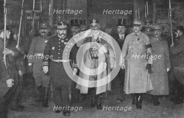 'Les souverains de Montenegro a Lyon; la reine Milena, accompagnee par le prince...,1916. Creator: Unknown.